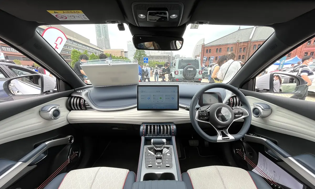 BYD 아토 3 운전석과 가운데 화면