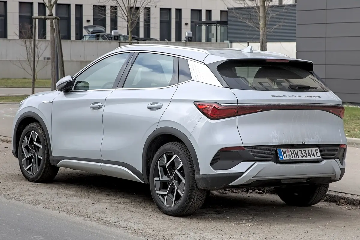 BYD 아토 3 뒷모습